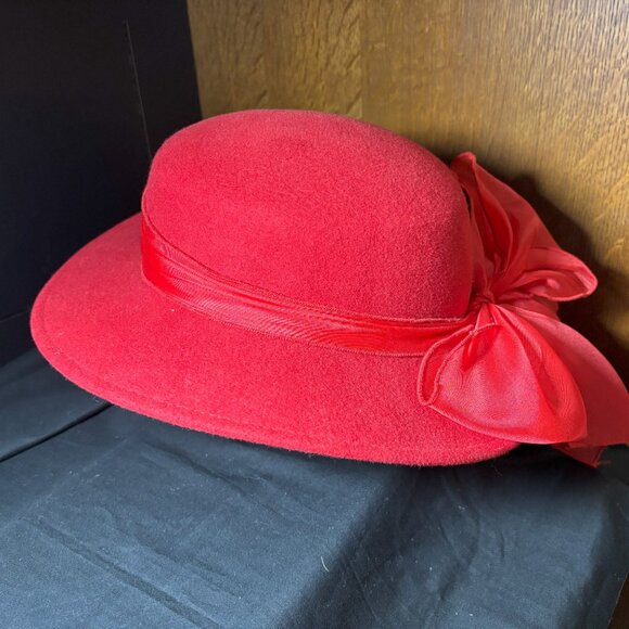 Women's Red 100% Wool Hat. - Picture 2 of 4